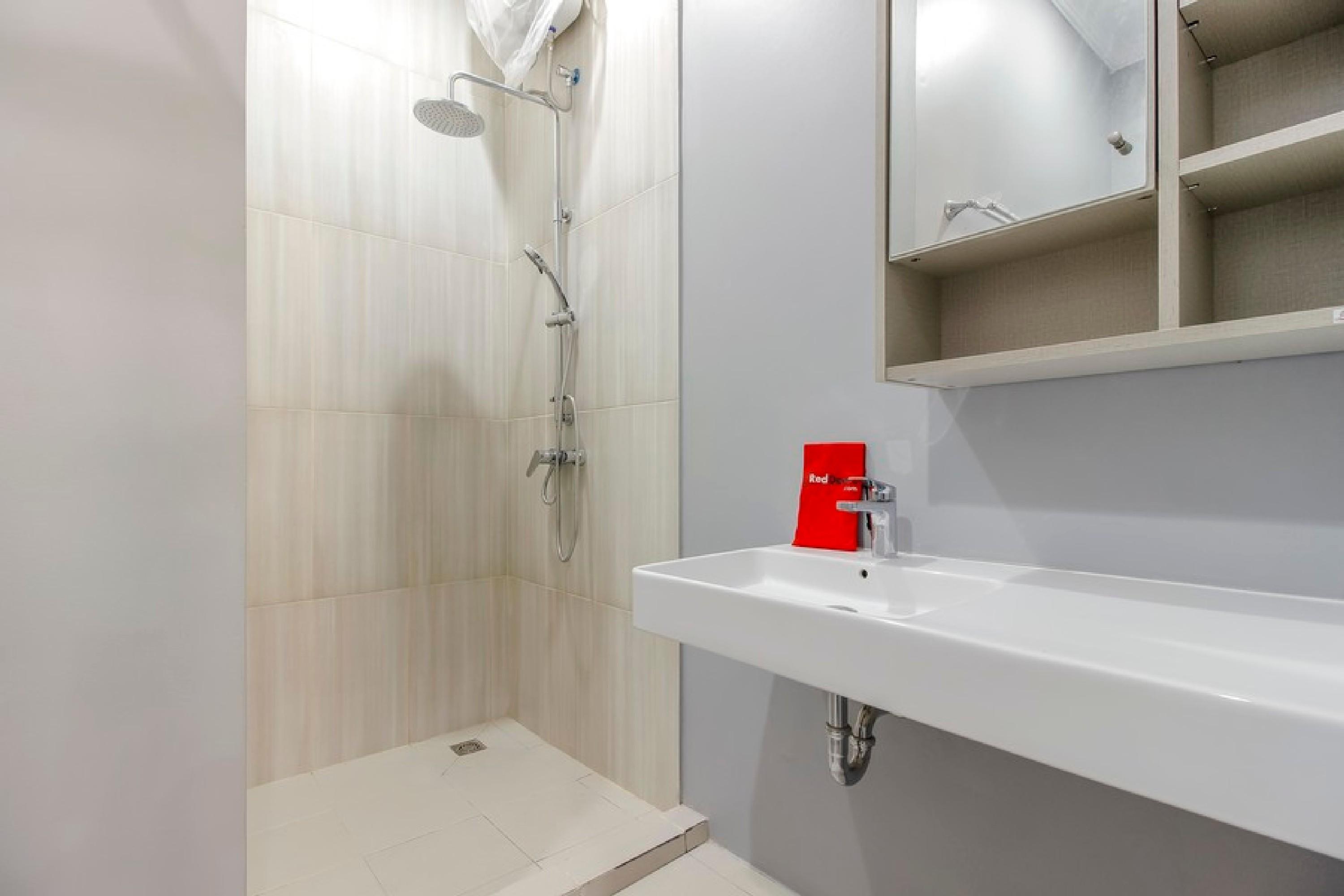 RedDoorz Plus @ Kwitang 2 Jakarta Exterior foto