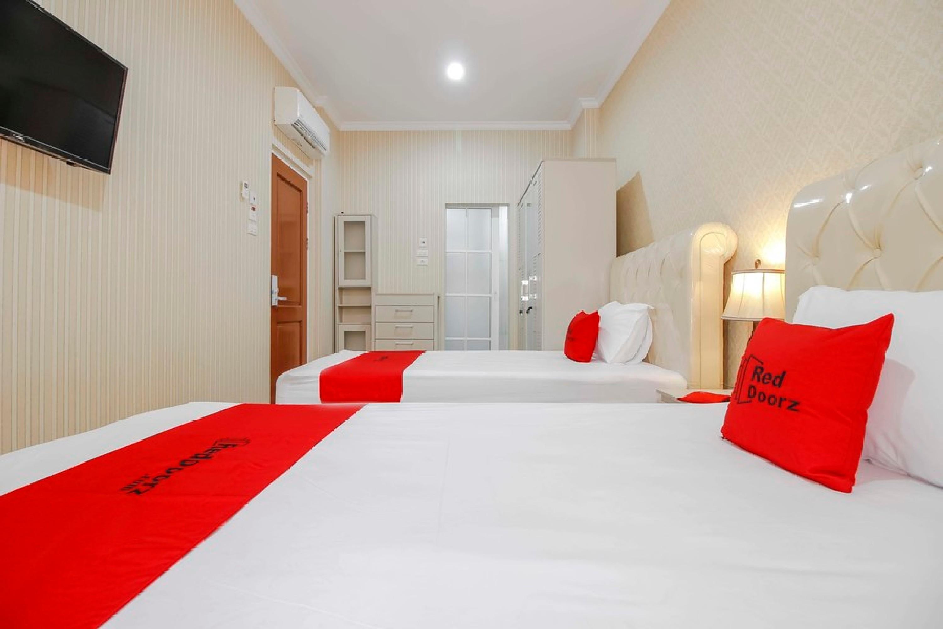 RedDoorz Plus @ Kwitang 2 Jakarta Exterior foto
