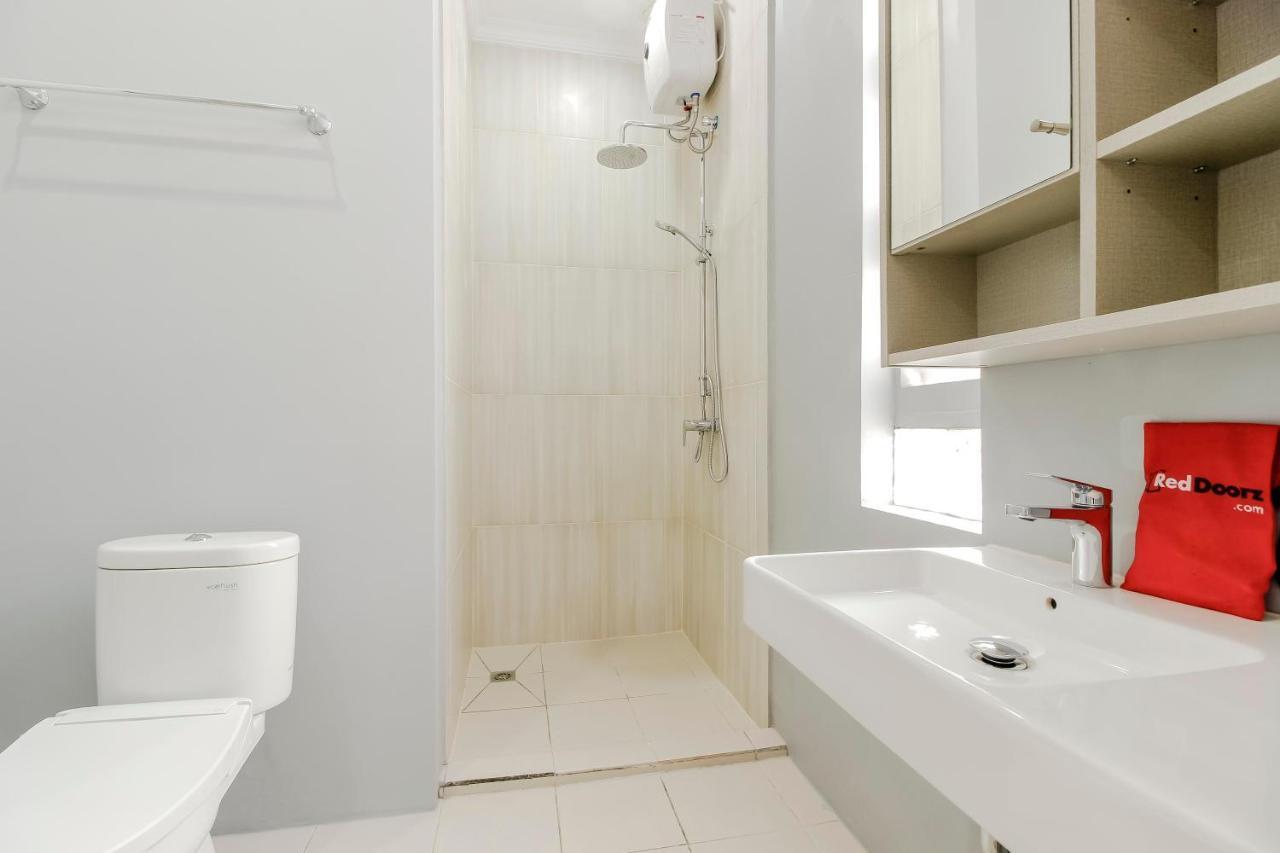 RedDoorz Plus @ Kwitang 2 Jakarta Exterior foto